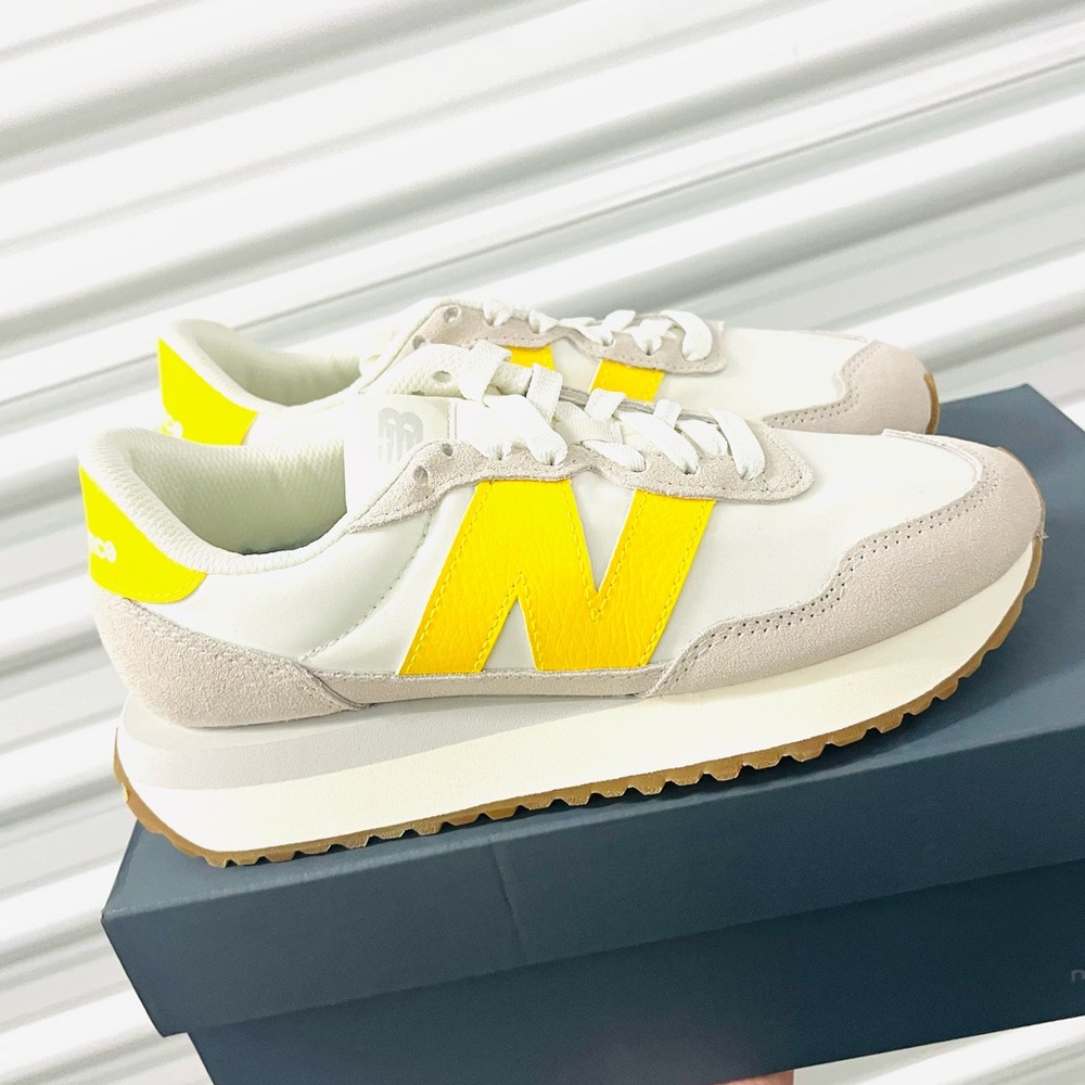 NEW New Balance 237 Casual Women's Sneakers Shoes White Yellow various sizes - Picture 3 of 12